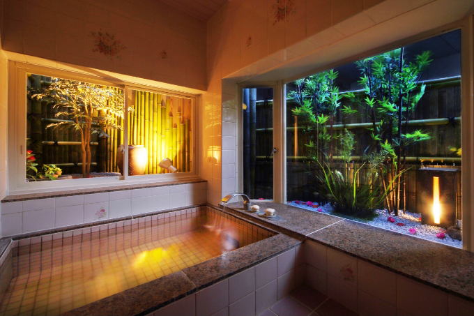 Hana-no-Yu When you open the window, there is a semi-open-air