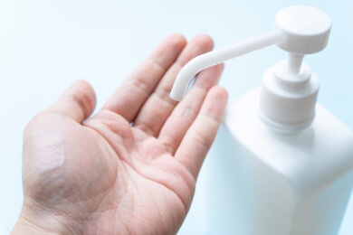 ご入館時に、アルコール消毒液での手指の消毒をお願いいたします